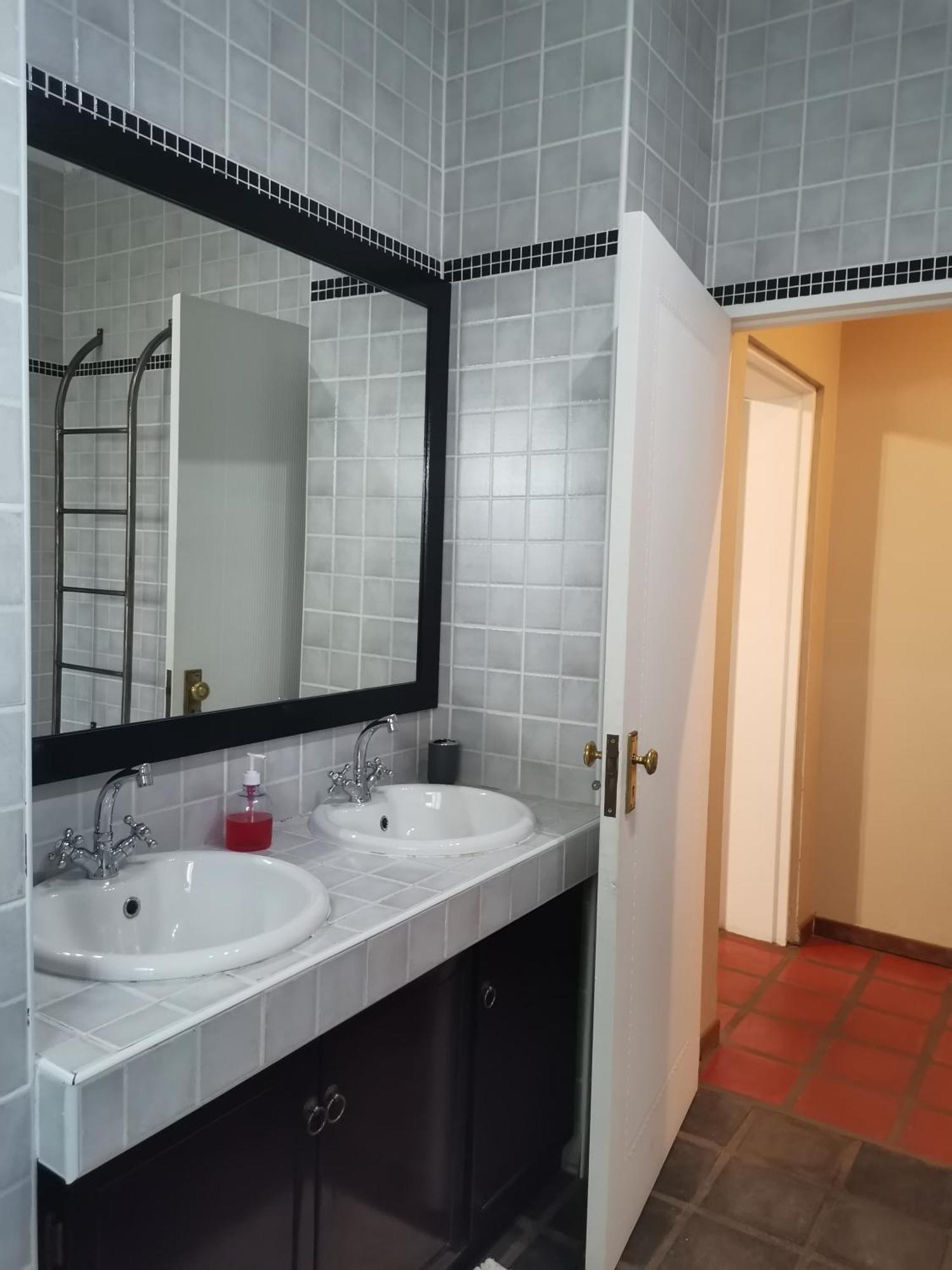 Londiningi Guesthouse Windhoek Chambre photo